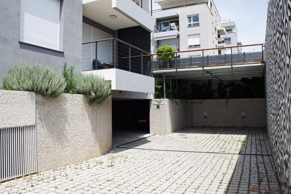 Facade/entrance, Parking