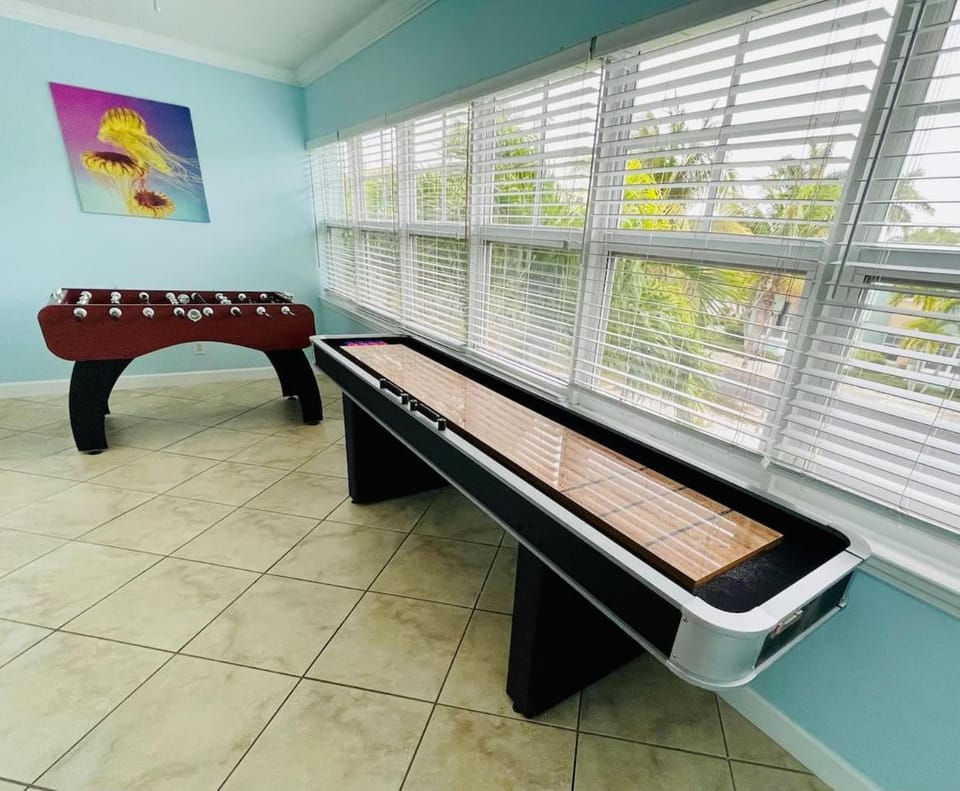 Indian Shores Beach Condo, Sleeps 4, Steps to Sand Apartment in Indian Shores
