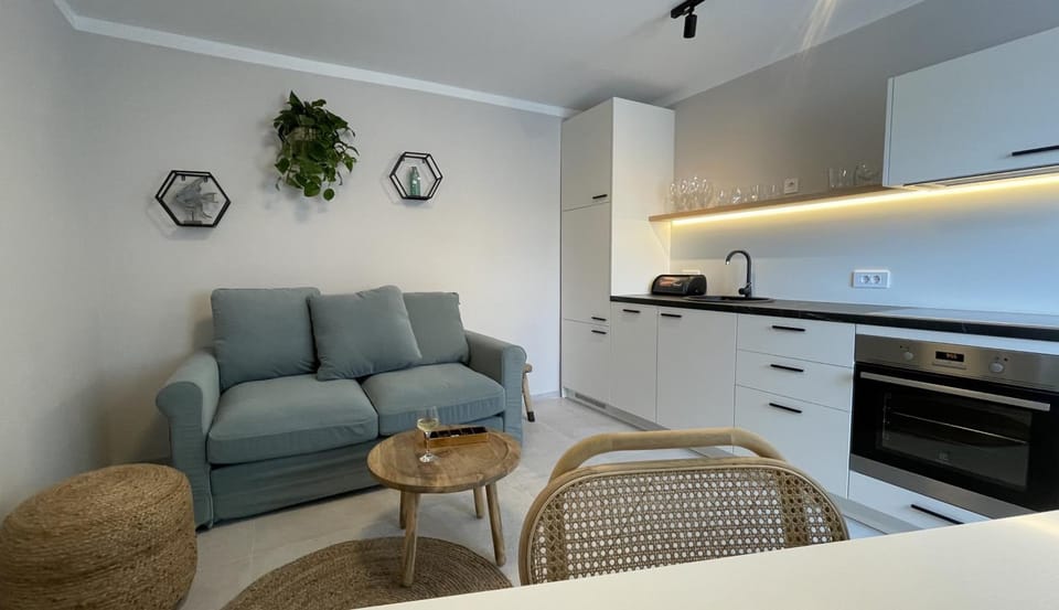 Kitchen or kitchenette, Living room