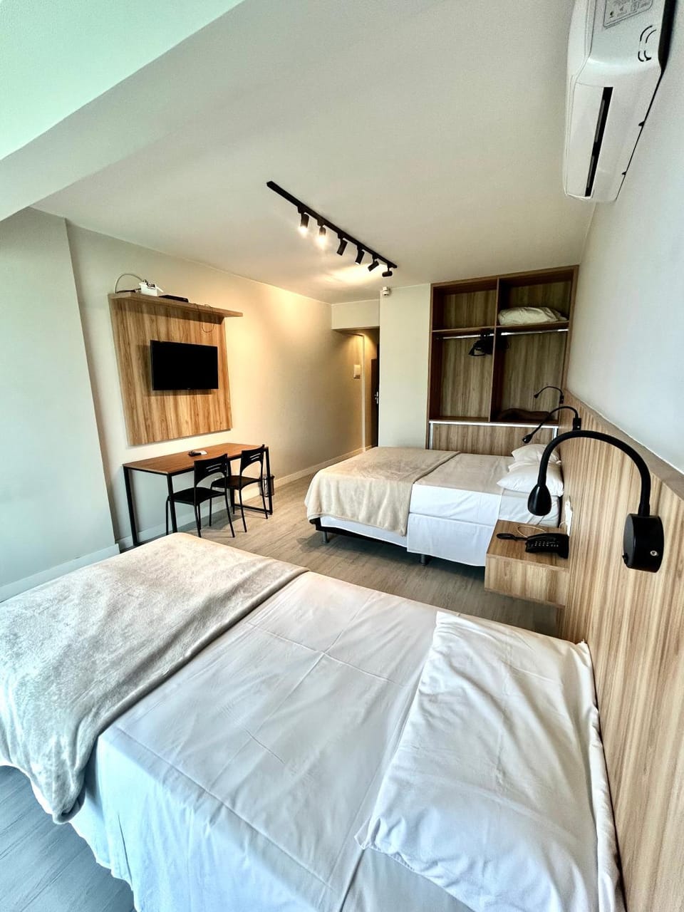 Bed, Photo of the whole room