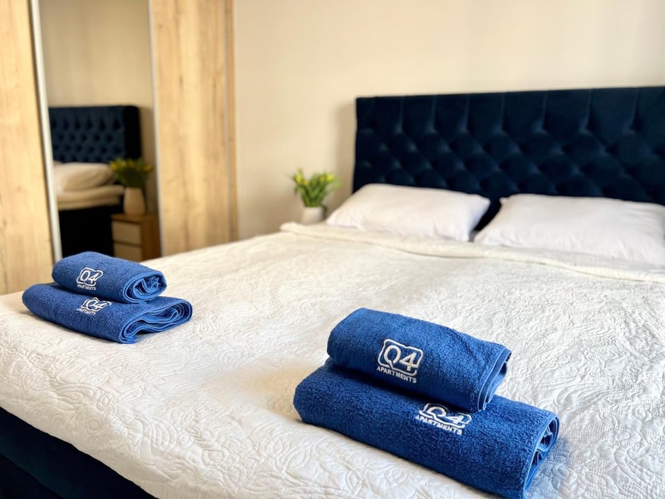 Bed, Photo of the whole room, Bedroom, towels