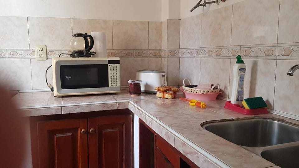 Kitchen or kitchenette, minibar, toaster