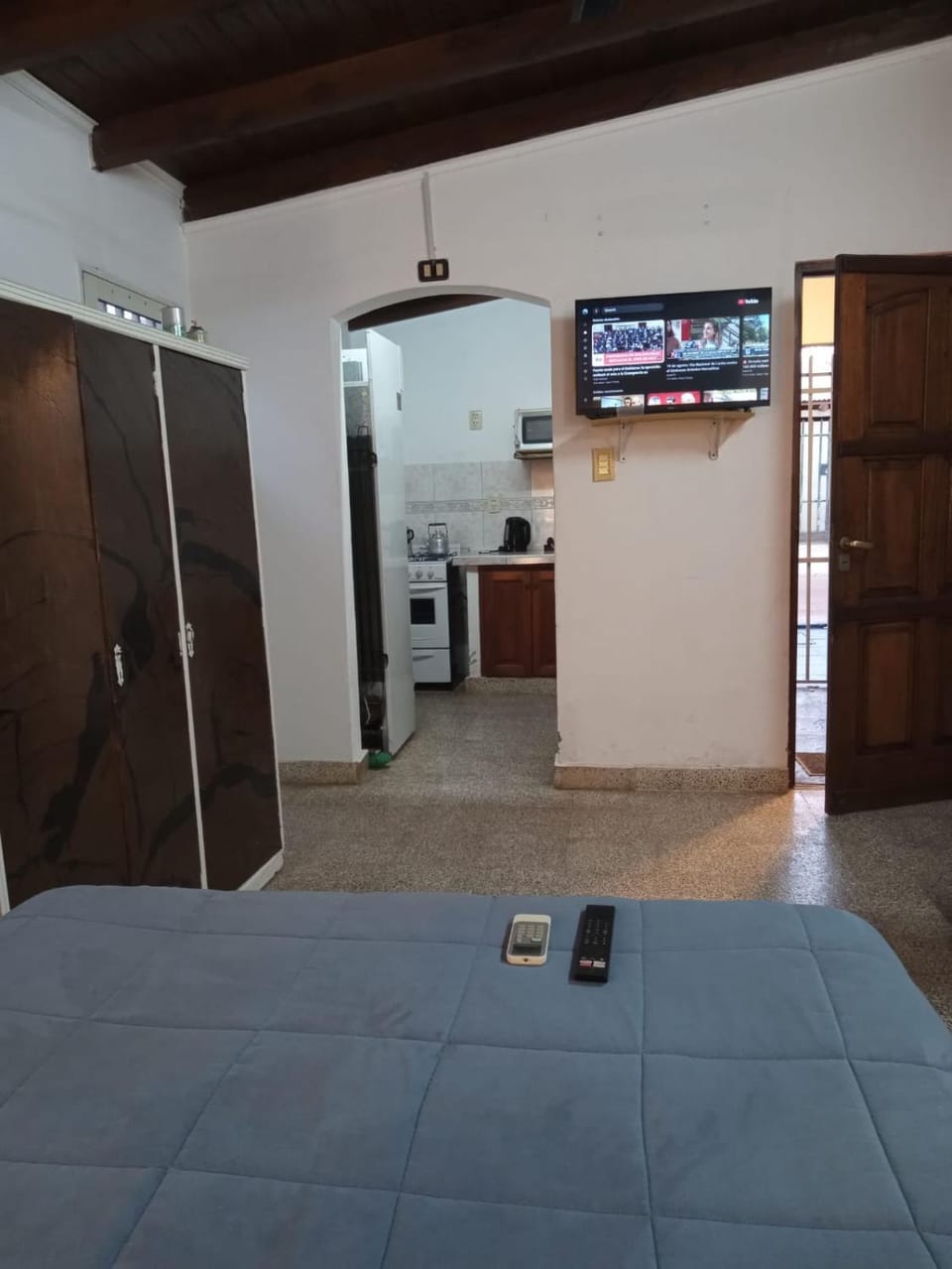 Bed, TV and multimedia, Kitchen or kitchenette, Photo of the whole room, Bedroom, oven