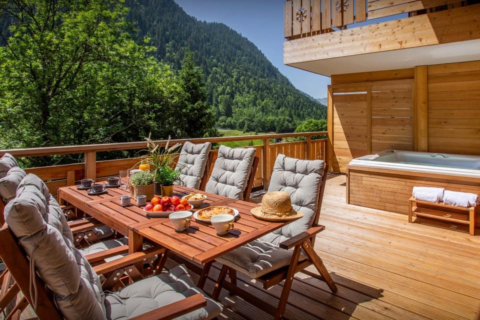 Hot Tub, View (from property/room), Balcony/Terrace, Seating area, Dining area, Mountain view