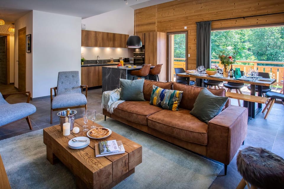 Kitchen or kitchenette, Living room, Seating area, Dining area