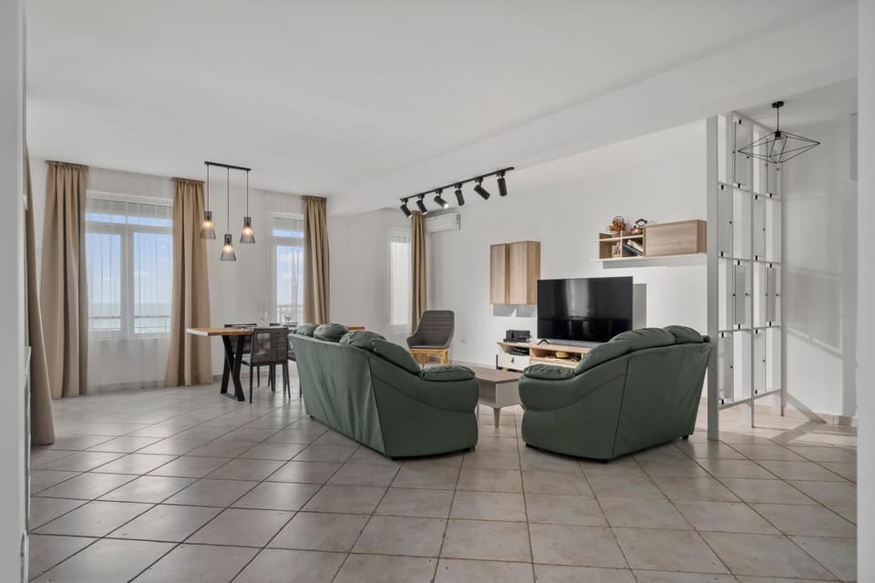 Penthouse with Seaview Private Beach and Parking Apartment in Constanța County