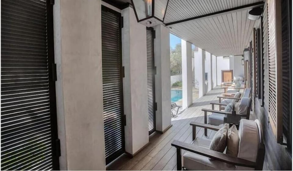 Dejarnette Cottage House in Rosemary Beach