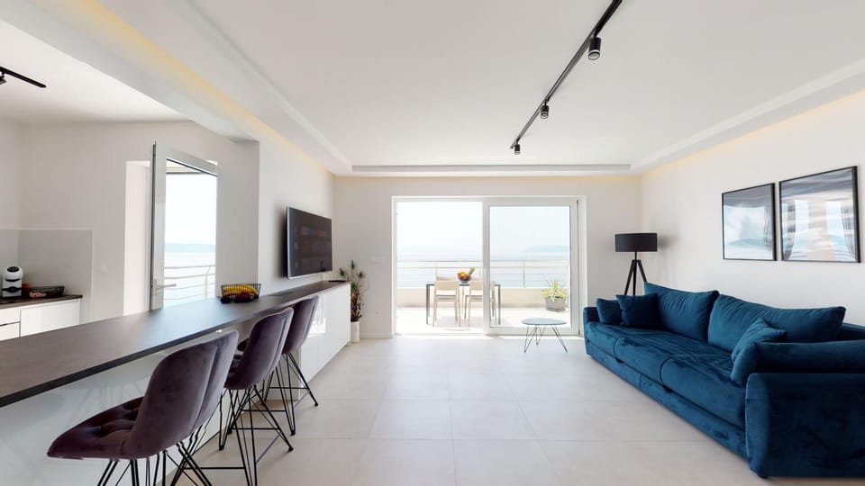 Luxury Penthouse Adriatic Blue - On the beach Apartment in Tučepi