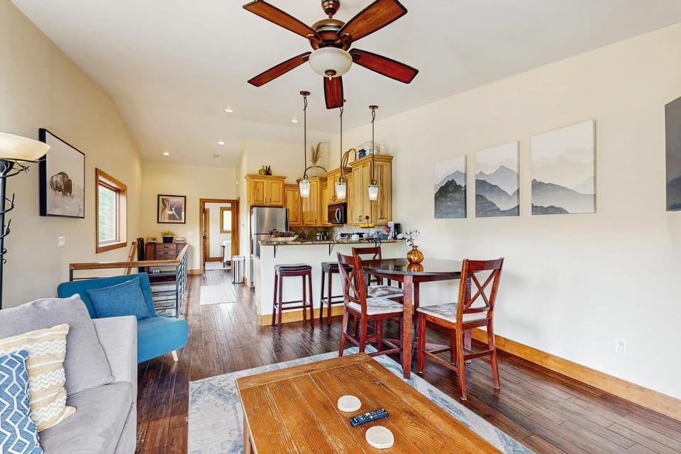Modern Grand Lake Luxury Apartment in Grand Lake