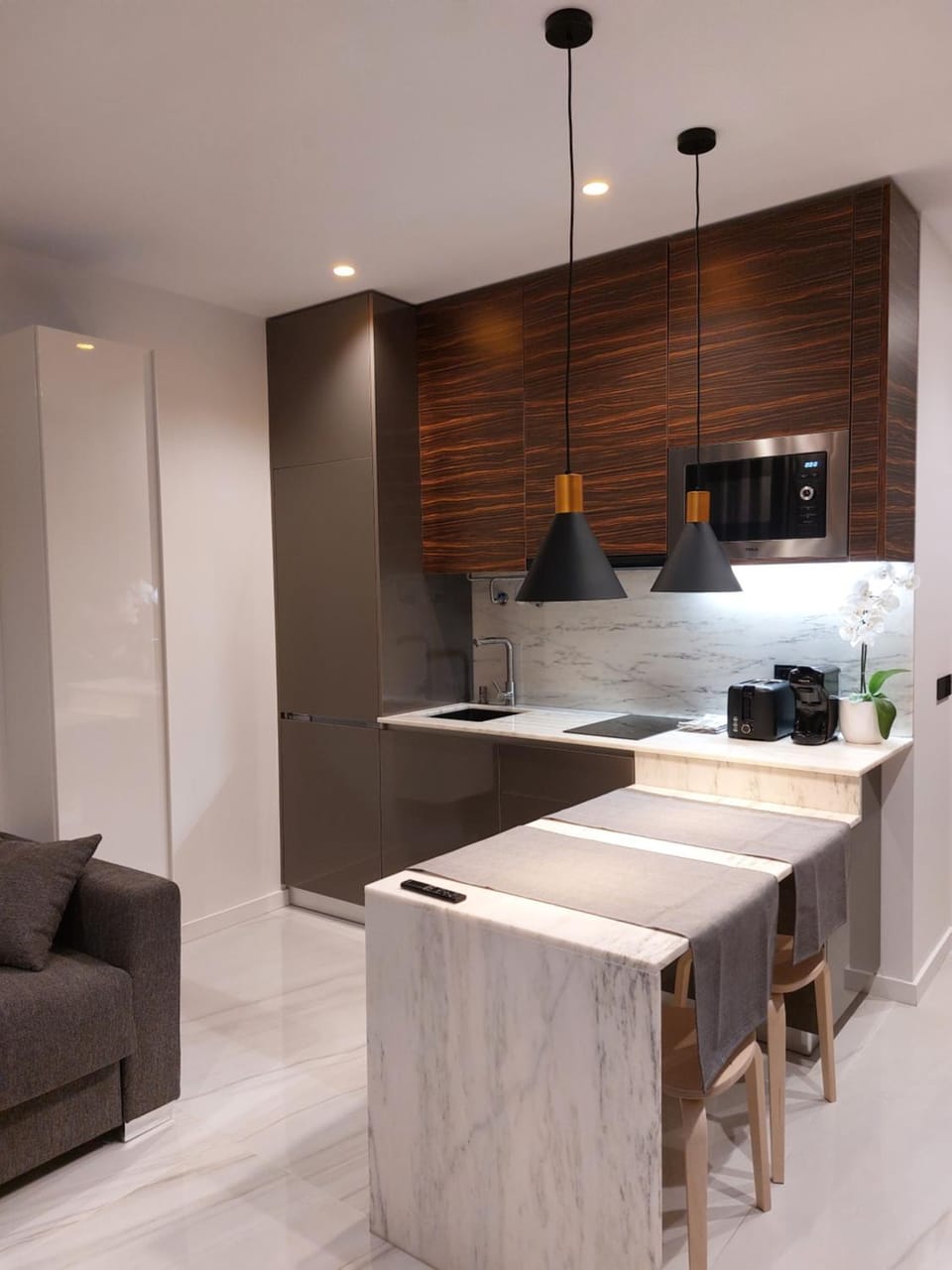 Kitchen or kitchenette, Dining area, minibar, stove, kitchen