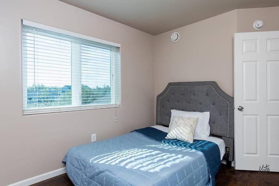 BirchHill retreat Getaway Great Location ! House in Fairbanks