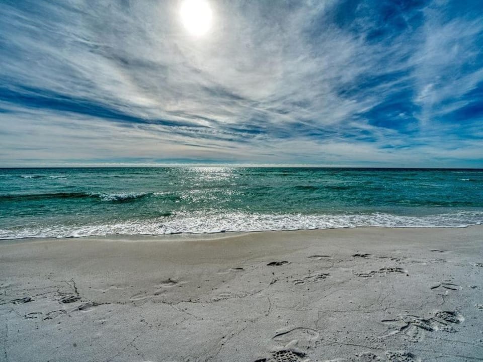 Salty Seas Gulf Front Oasis - New to Market Rates Apartment in Destin