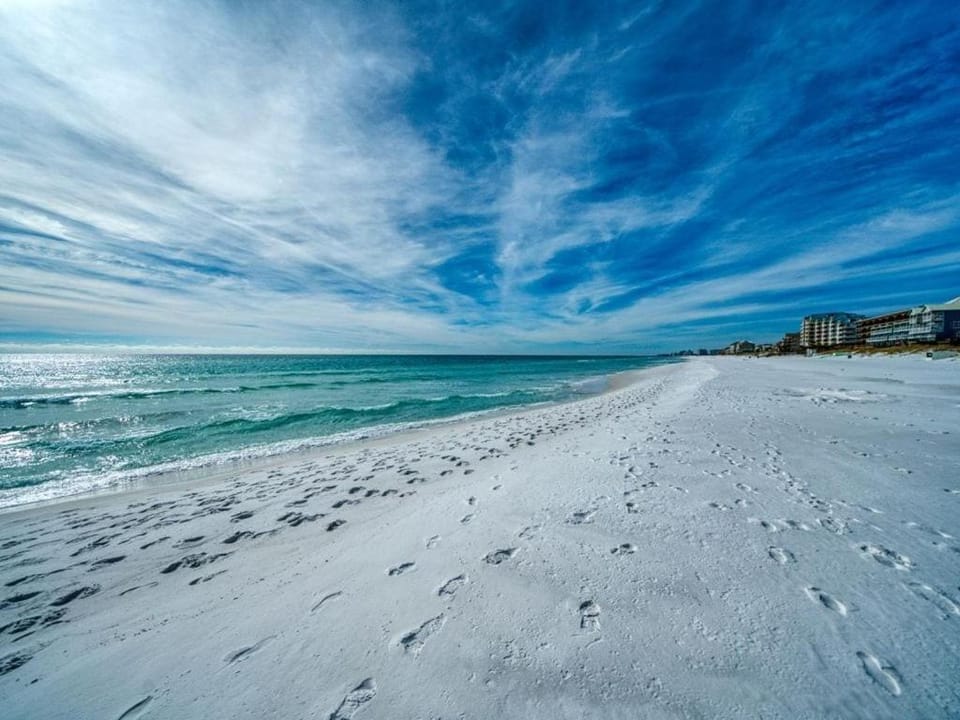 Salty Seas Gulf Front Oasis - New to Market Rates Apartment in Destin