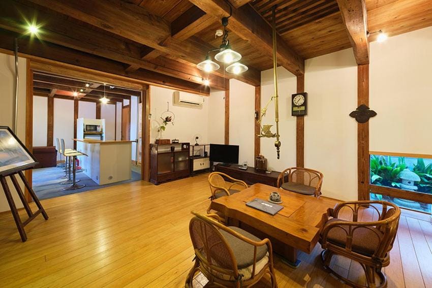 TV and multimedia, Living room, Photo of the whole room, Dining area
