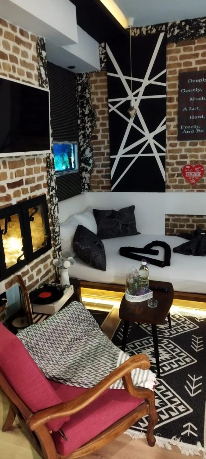 Studio Apartman Black & White Centar Sarajevo free parking Apartment in Sarajevo