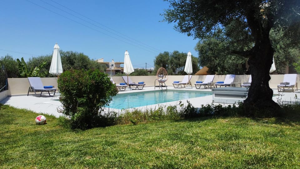 Villa Daratso with private heated pool view to the sea Apartment in Crete Region