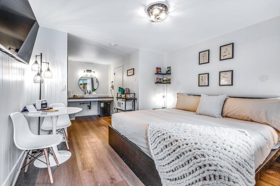 Mount Worthington Room 6 at Mount Walker Inn House in Hood Canal