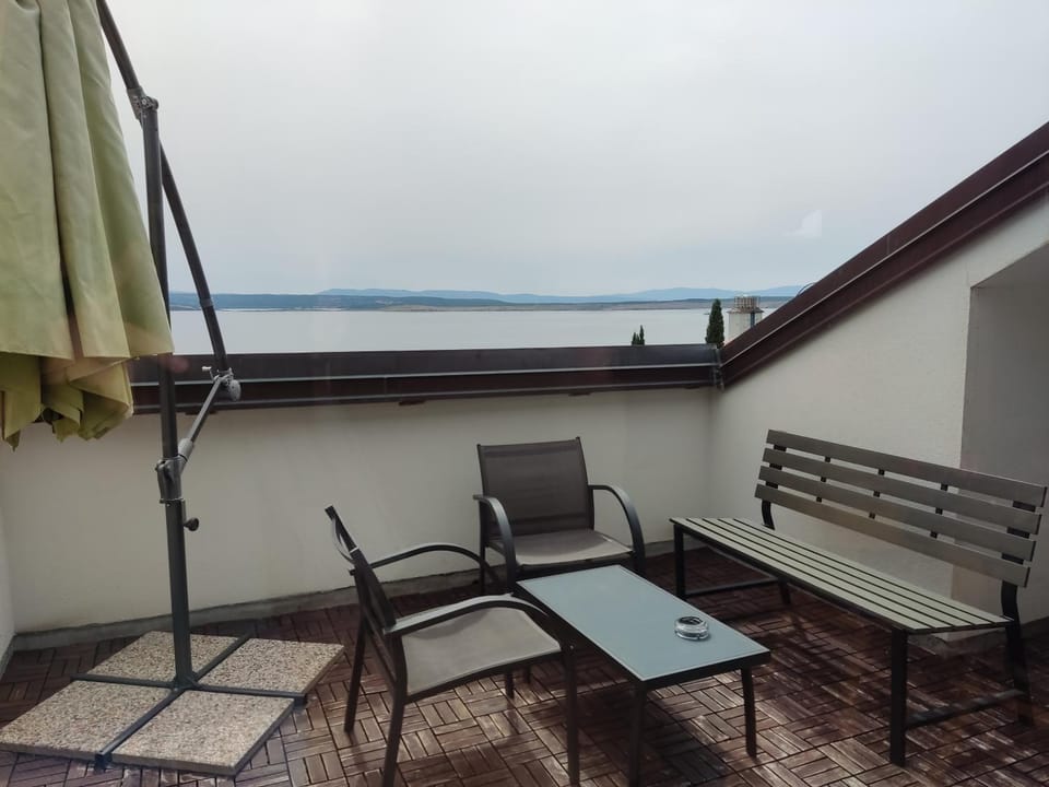 Natural landscape, Balcony/Terrace, Living room, Seating area, Dining area, Sea view