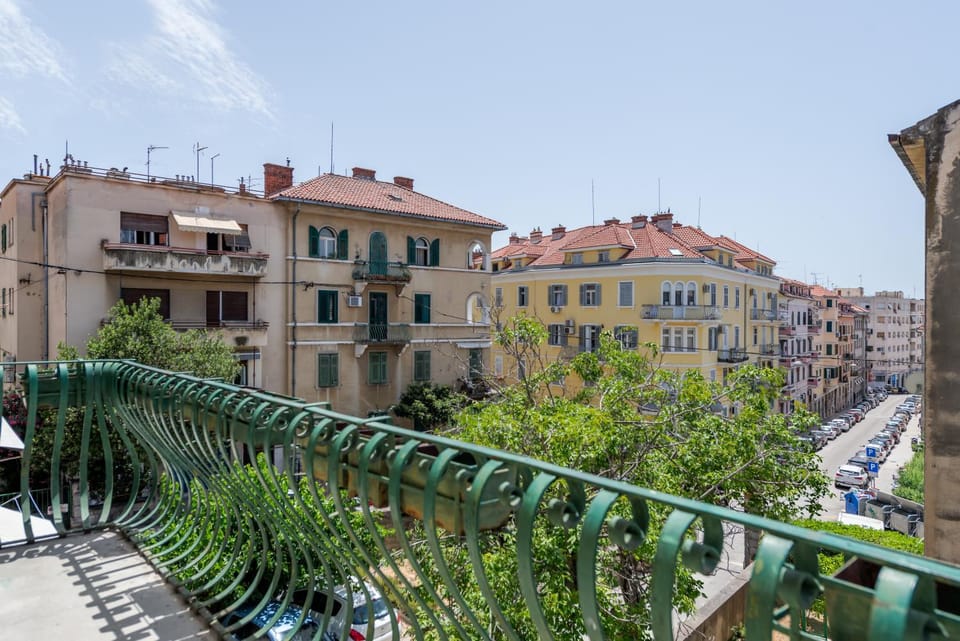 Spring, Day, Neighbourhood, City view, Street view, Location