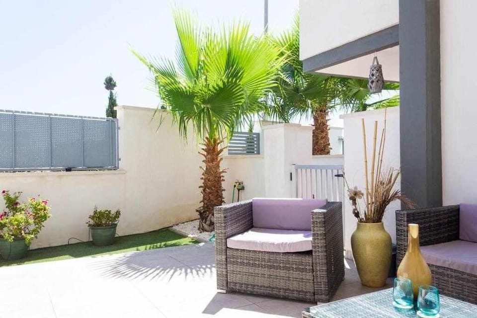 Bungalow Pink garden Apartment in Vega Baja del Segura