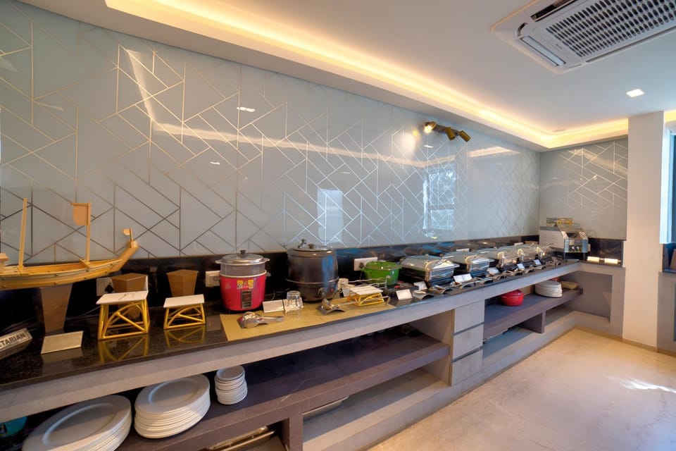 Property building, Restaurant/places to eat, Coffee/tea facilities, Food and drinks, Food, Breakfast