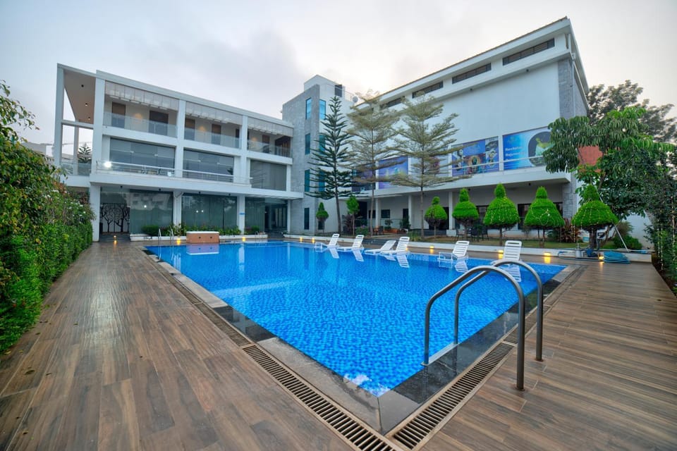Property building, Pool view, Swimming pool, sunbed