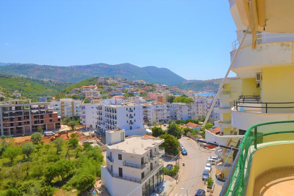 Balcony/Terrace, City view, Mountain view, Street view
