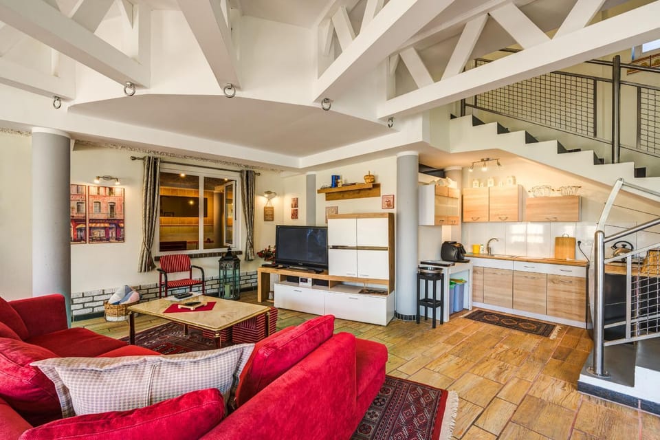 Kitchen or kitchenette, Living room, Seating area, Dining area