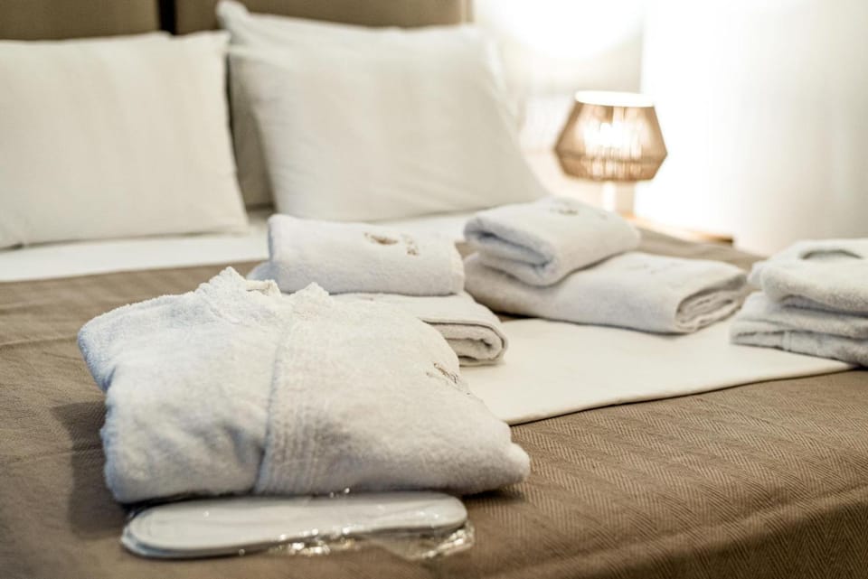 Bed, towels
