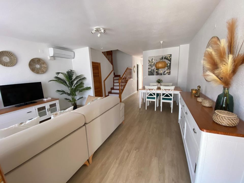 Living room, Seating area, Dining area