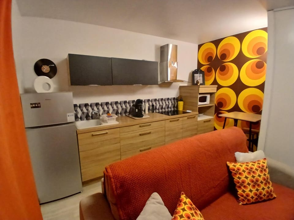Kitchen or kitchenette, Seating area
