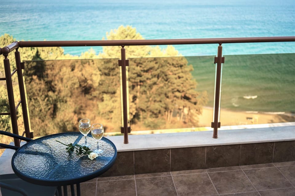 Balcony/Terrace, Sea view, young children, older children, Family