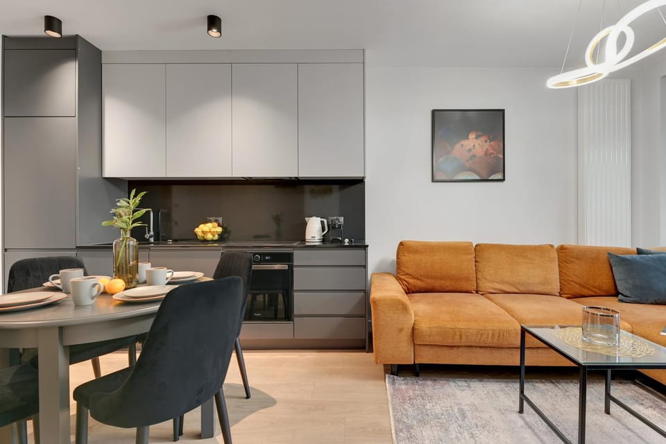 Coffee/tea facilities, Kitchen or kitchenette, Living room, Seating area, Dining area