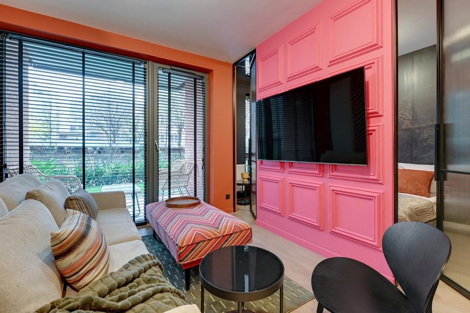 Communal lounge/ TV room, TV and multimedia, Living room, Seating area, Evening entertainment