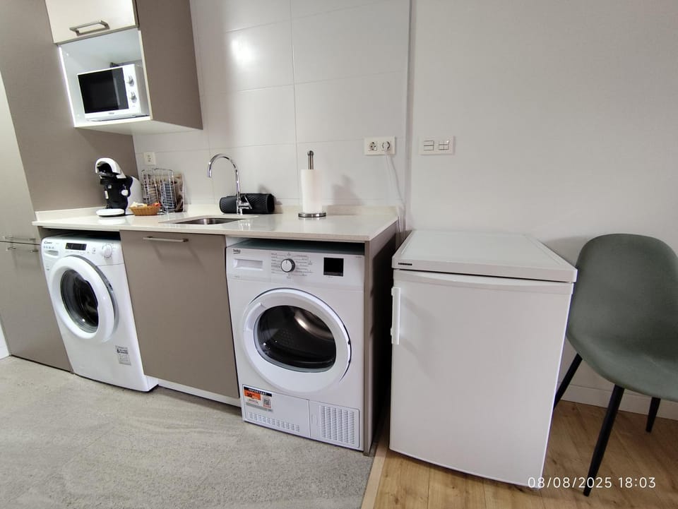 Kitchen or kitchenette, washing machine, dryer