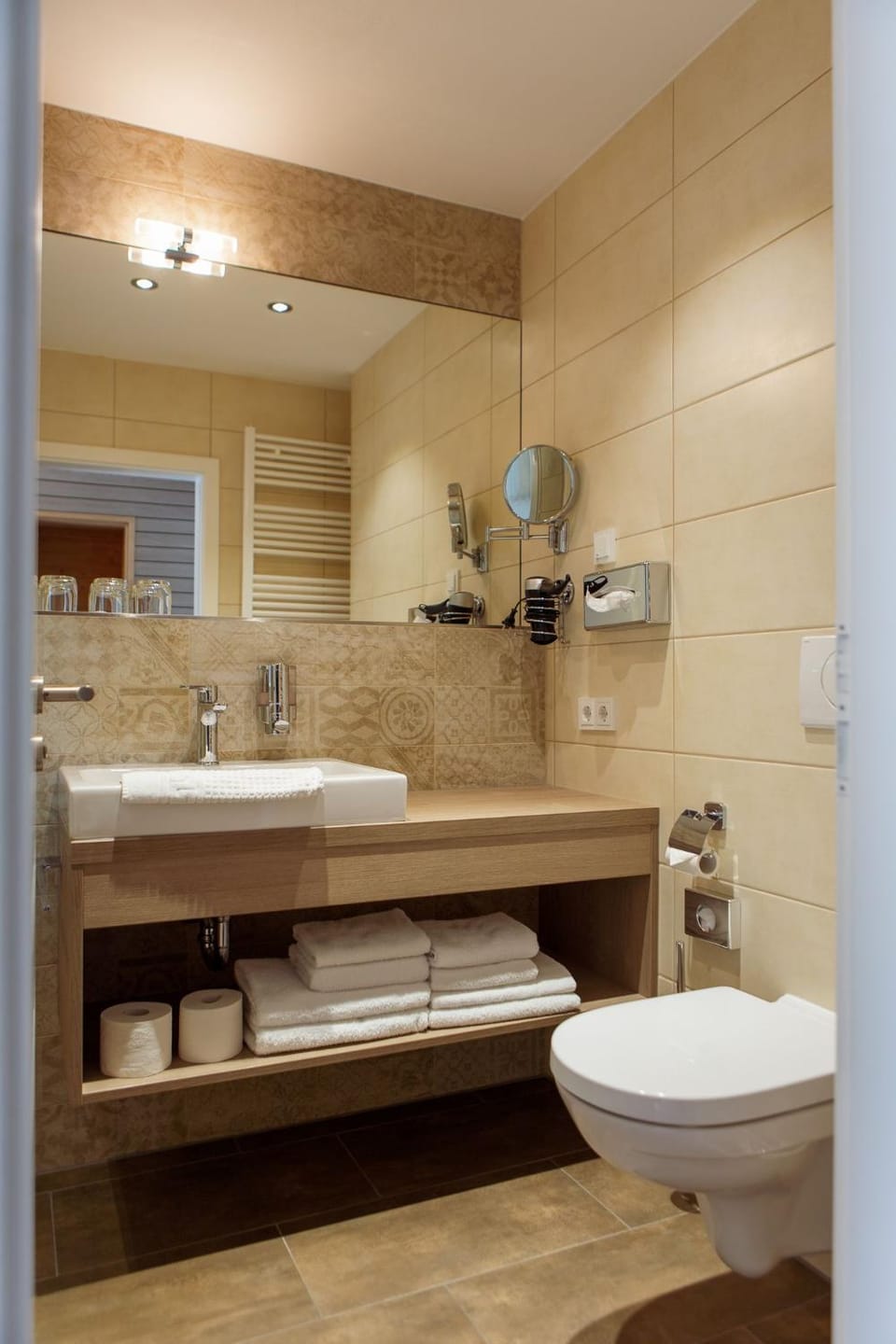 Bathroom, towels