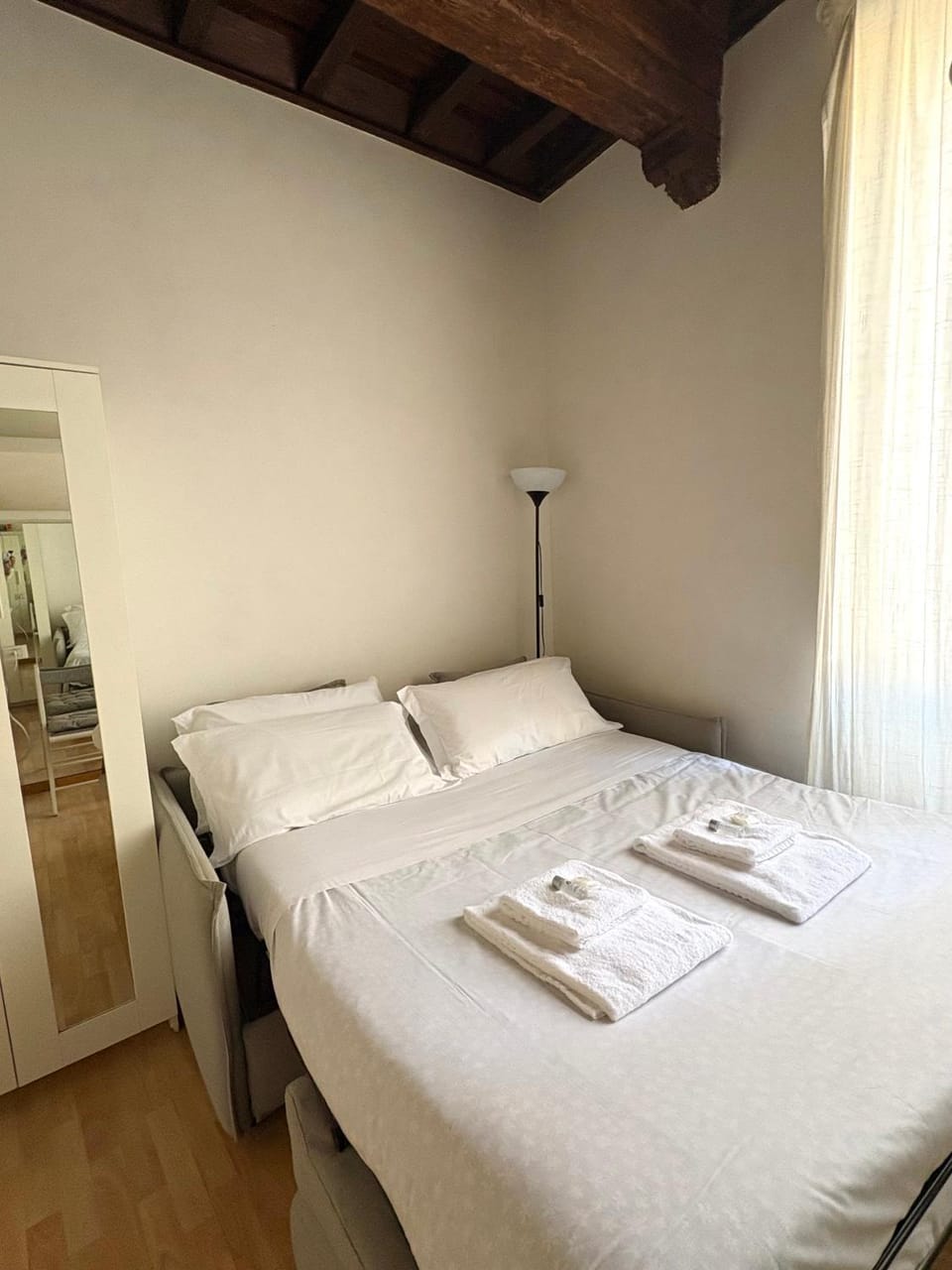 Bed, Photo of the whole room