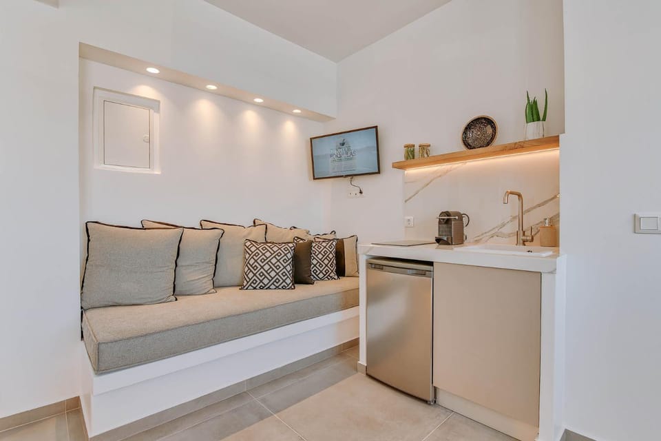 Nautica Suites - Modern Seaview Suite Apartment in Decentralized Administration of the Aegean