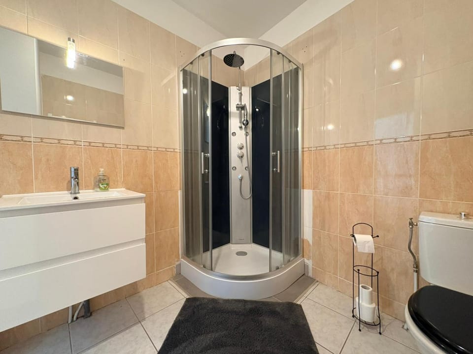 Shower, Toilet, Bath