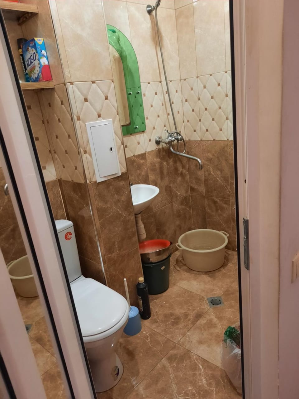 Shower, Toilet