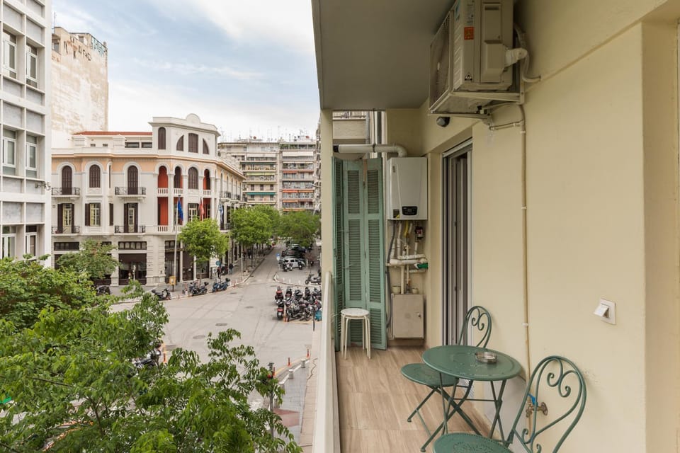 Property building, Day, Neighbourhood, City view, Street view, Location