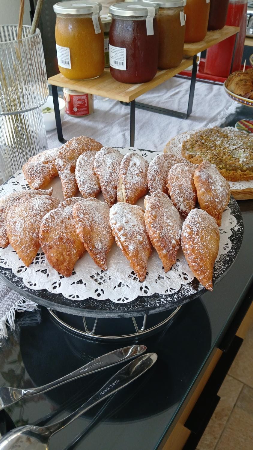 LA DAMA Bed and Breakfast in Macari