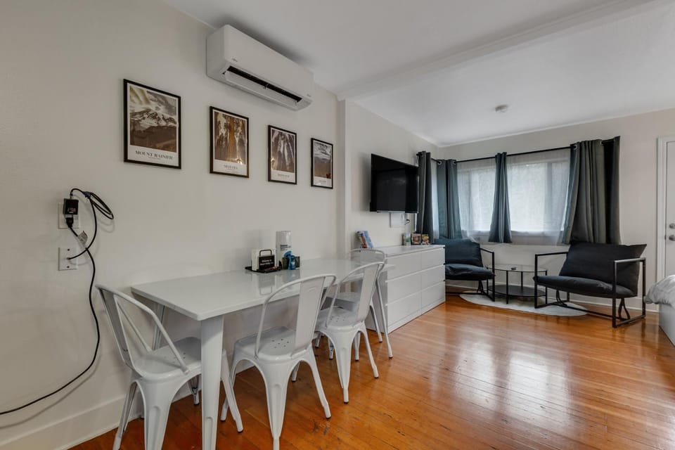 Mount Olympus Suite, Room 9 at Mount Walker Inn House in Hood Canal