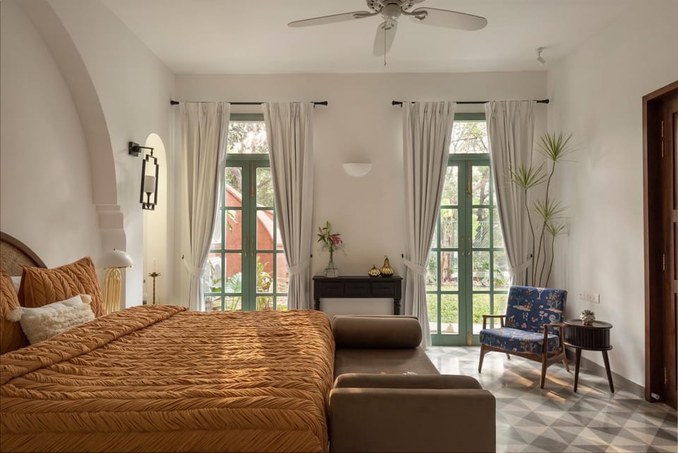 Photo of the whole room, Bedroom
