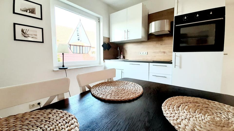 Kitchen or kitchenette, Dining area, pet friendly, stove