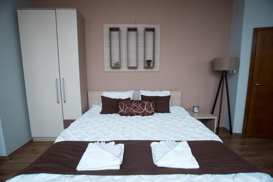 Bed, View (from property/room), Bedroom, wardrobe