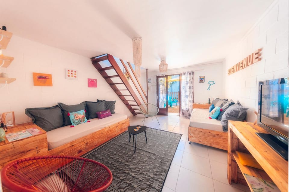 Communal lounge/ TV room, TV and multimedia, Living room, Seating area