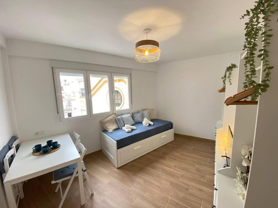 Bed, TV and multimedia, Living room, Photo of the whole room, Seating area, Dining area, Bedroom, heating, internet, air conditioner