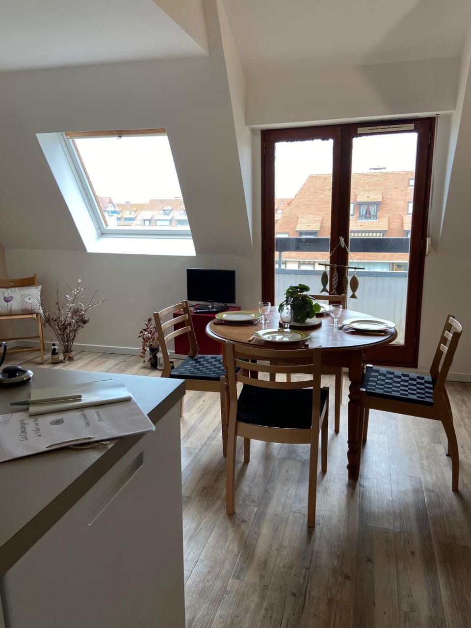 Living room, Dining area