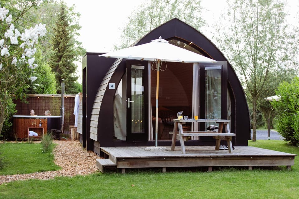 Pod huisje met hottub House in Friesland, Netherlands